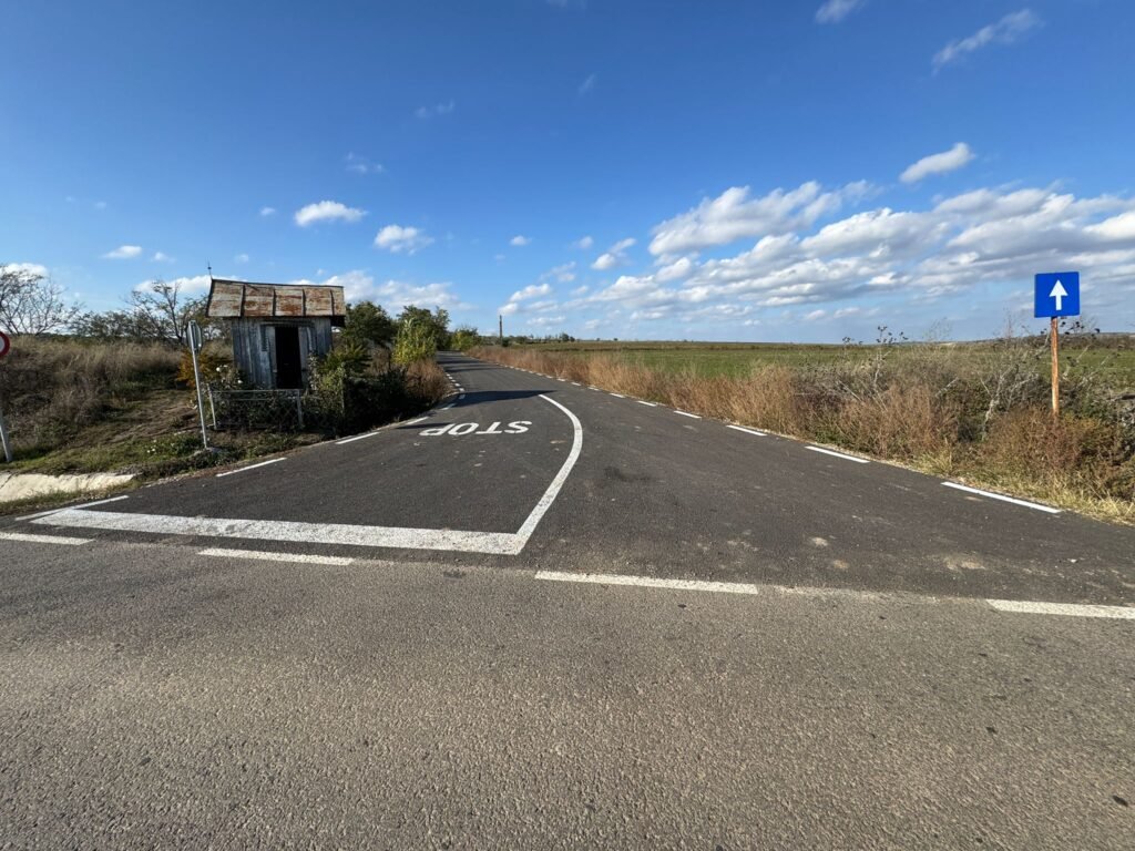 Lucrare rutieră în Vârlezi