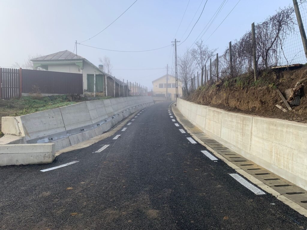 Lucrare rutieră în Poiana